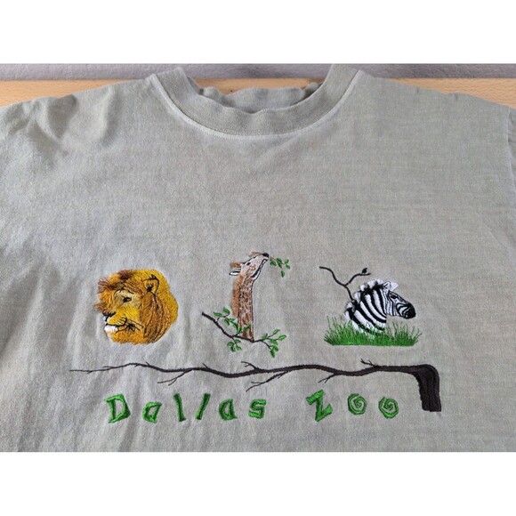 Screen Stars Other - VTG Dallas Zoo T Shirt Mens Size Medium Embroidered Animals Beige Texas